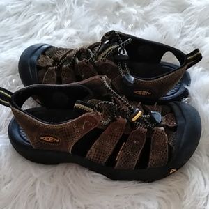 Keen Youth Size 3 Boys Waterproof Sandals Shoes